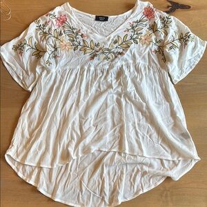 Vici White Floral Embroidered Women's Top